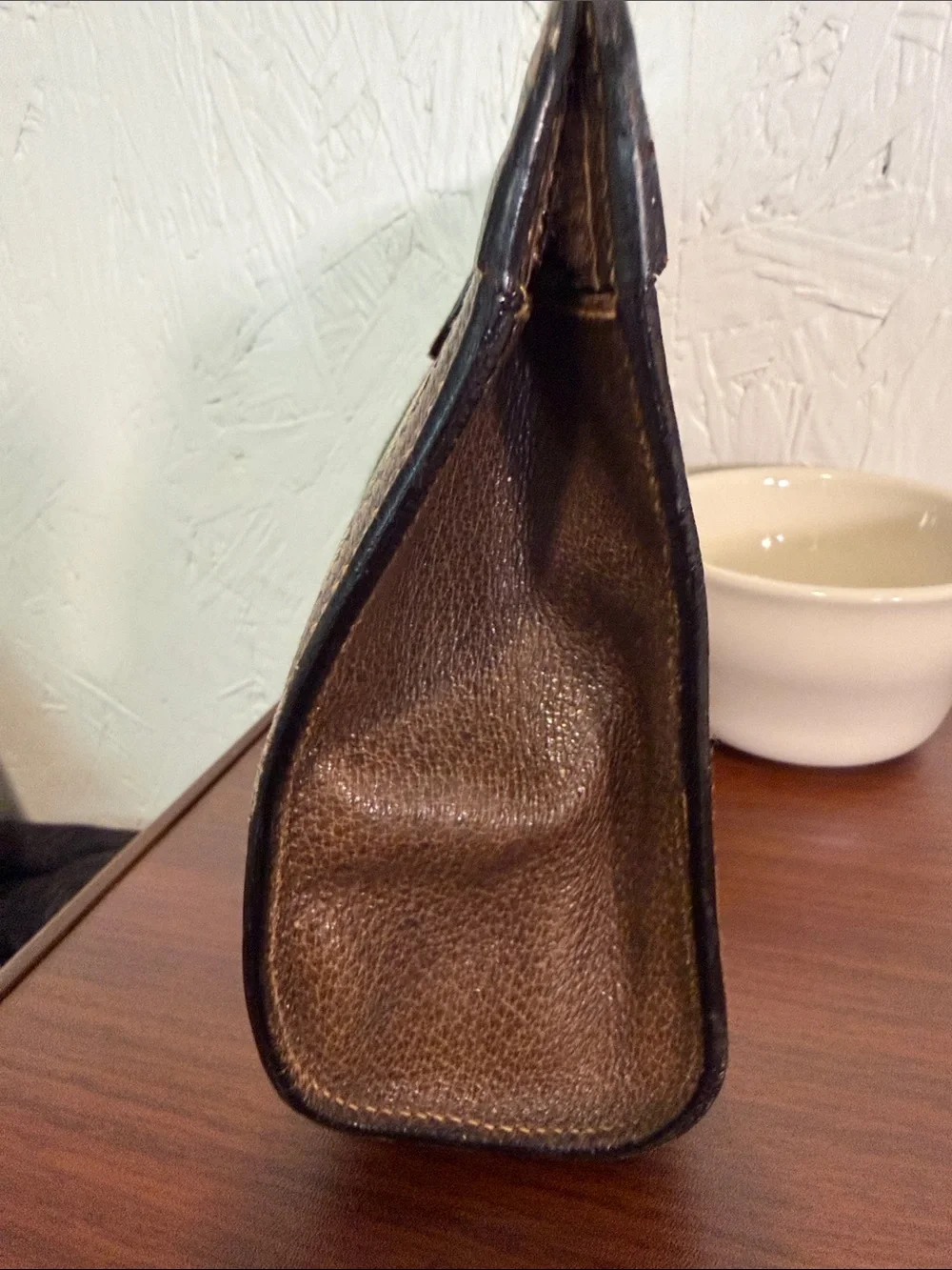 Gucci Beige GG Supreme Sherry Line Clutch